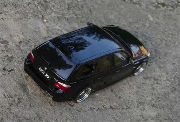 1:18 BMW M5 E61 Touring Schwarz Metallic Edition mit OVP